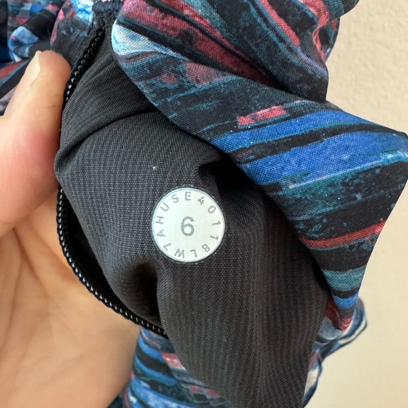 • Lululemon • NWOT Women’s 4” tracker short size 6 - Picture 7 of 12